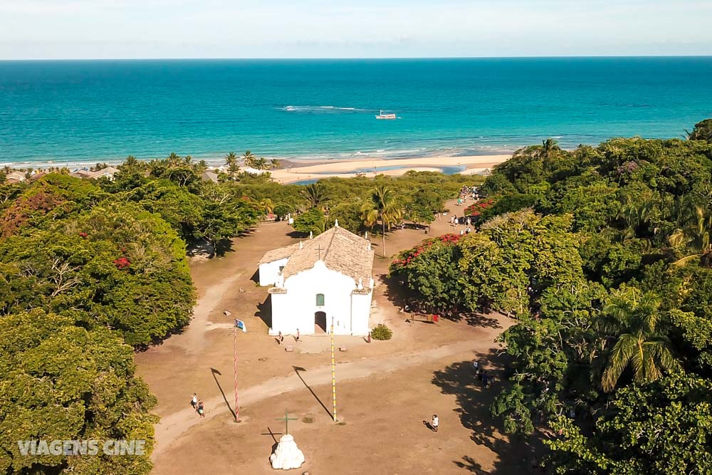 igreja perto da praia