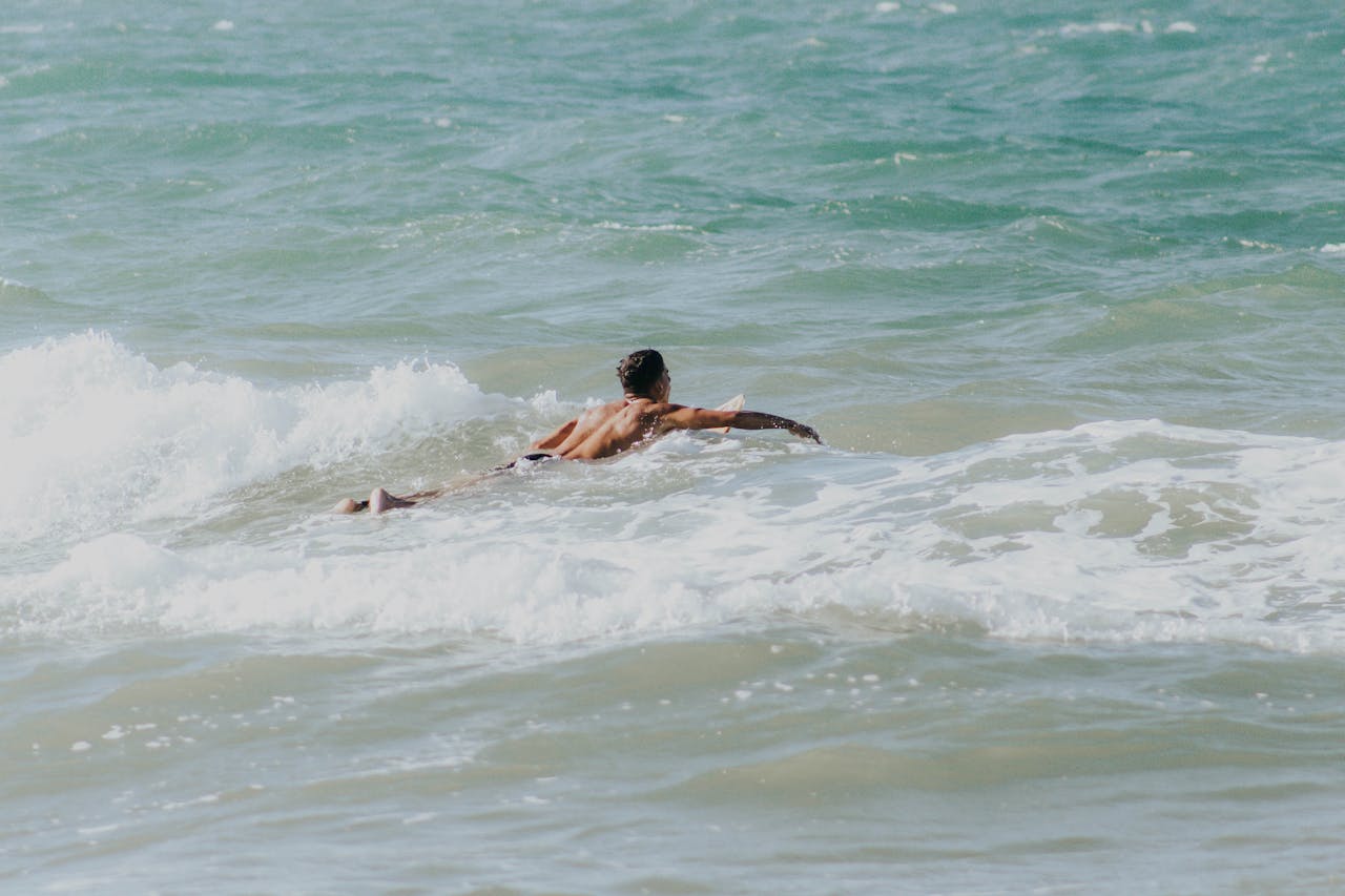 surf na praia de trancoso